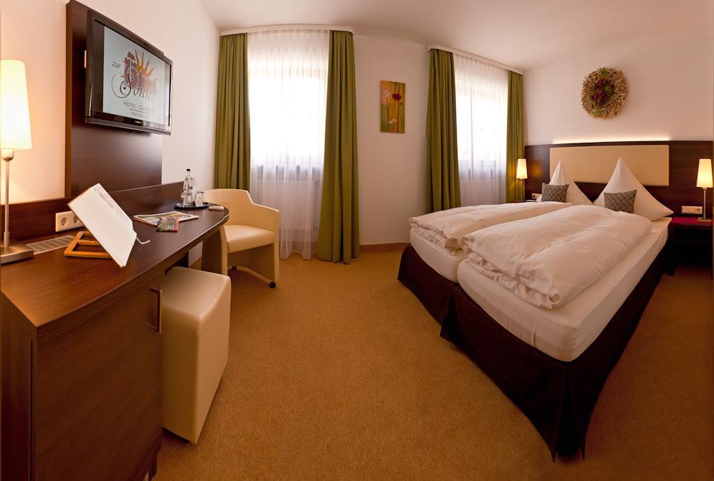 Hotel-Gasthof Zur Sonne Pappenheim Esterno foto
