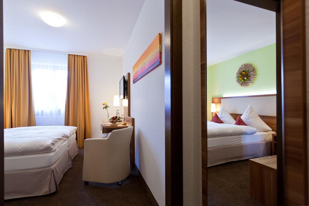 Hotel-Gasthof Zur Sonne Pappenheim Esterno foto