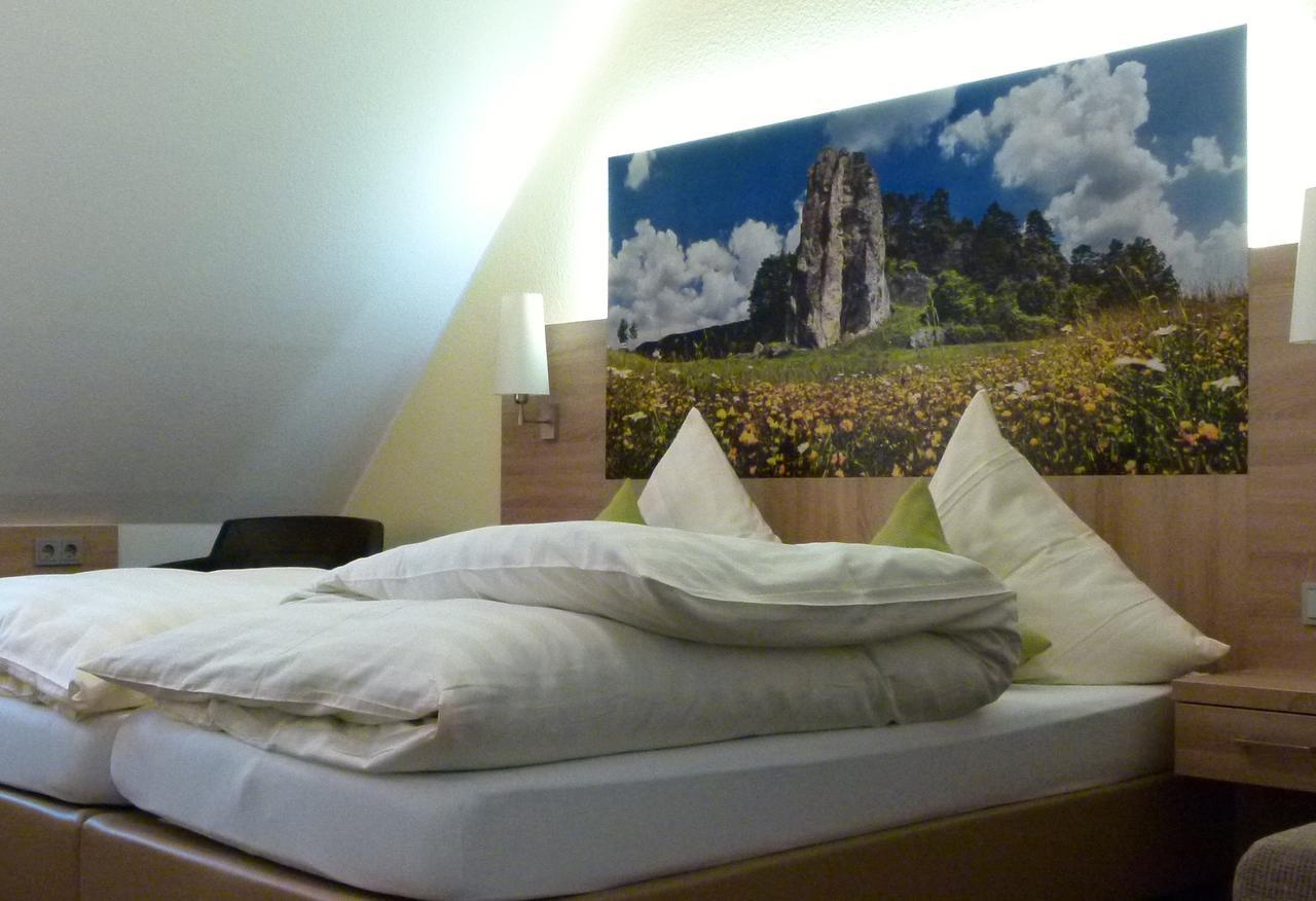 Hotel-Gasthof Zur Sonne Pappenheim Esterno foto